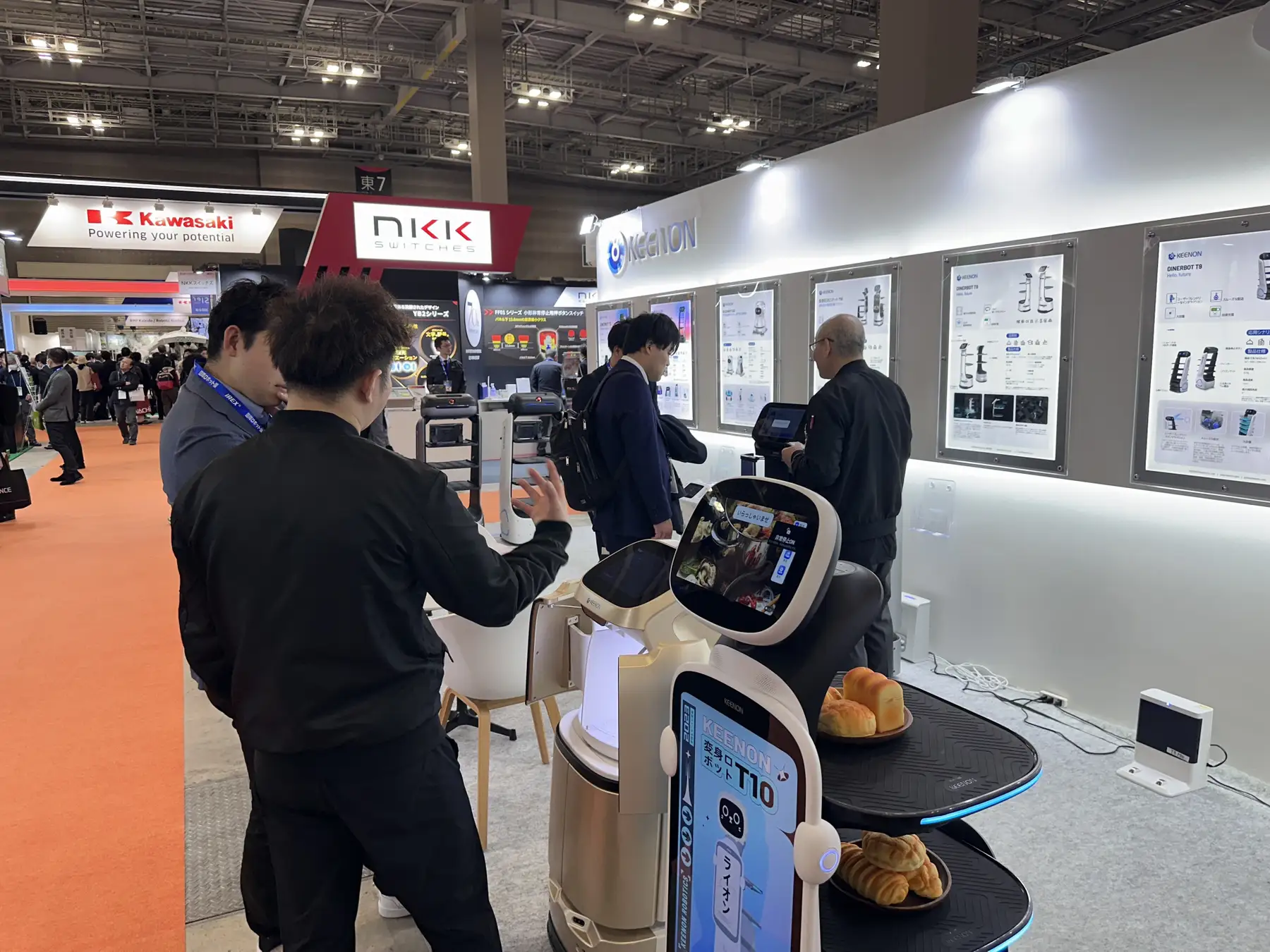 配膳・配送・清掃ロボットを開発するKEENON Robotics、「2023国際ロボット展」に新製品を出展！