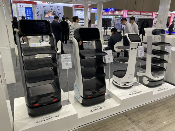 KEENON Robotics Shines at ROBOTWORLD 2023 with DINERBOT T9 Pro